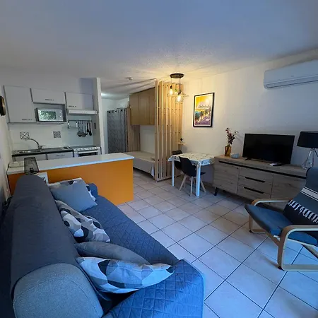 Apartment Climatise 2/3 Pers, Balcon, A 50m De La Et 200m Du Centre-ville De Saint-raphael - Fr-1-466a-49